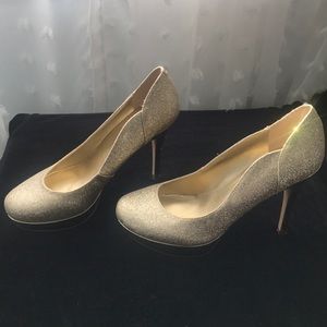 PRICE DROP BEFORE DONATING* Gold Sparkle Pumps